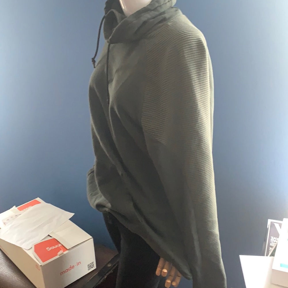 H&M men’s Green Sweatshirt Size L